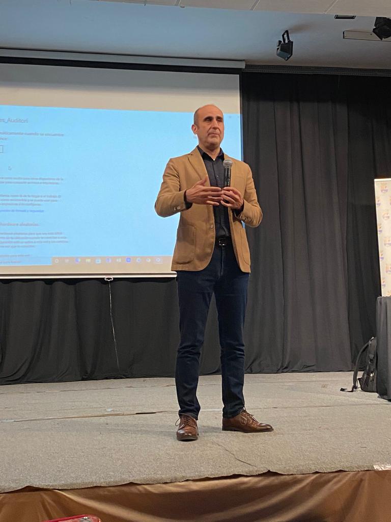 “EL MIRACLE DE LES SOCIETATS MUSICALS VALENCIANES” Manuel Tomás&nbsp;Ludeña